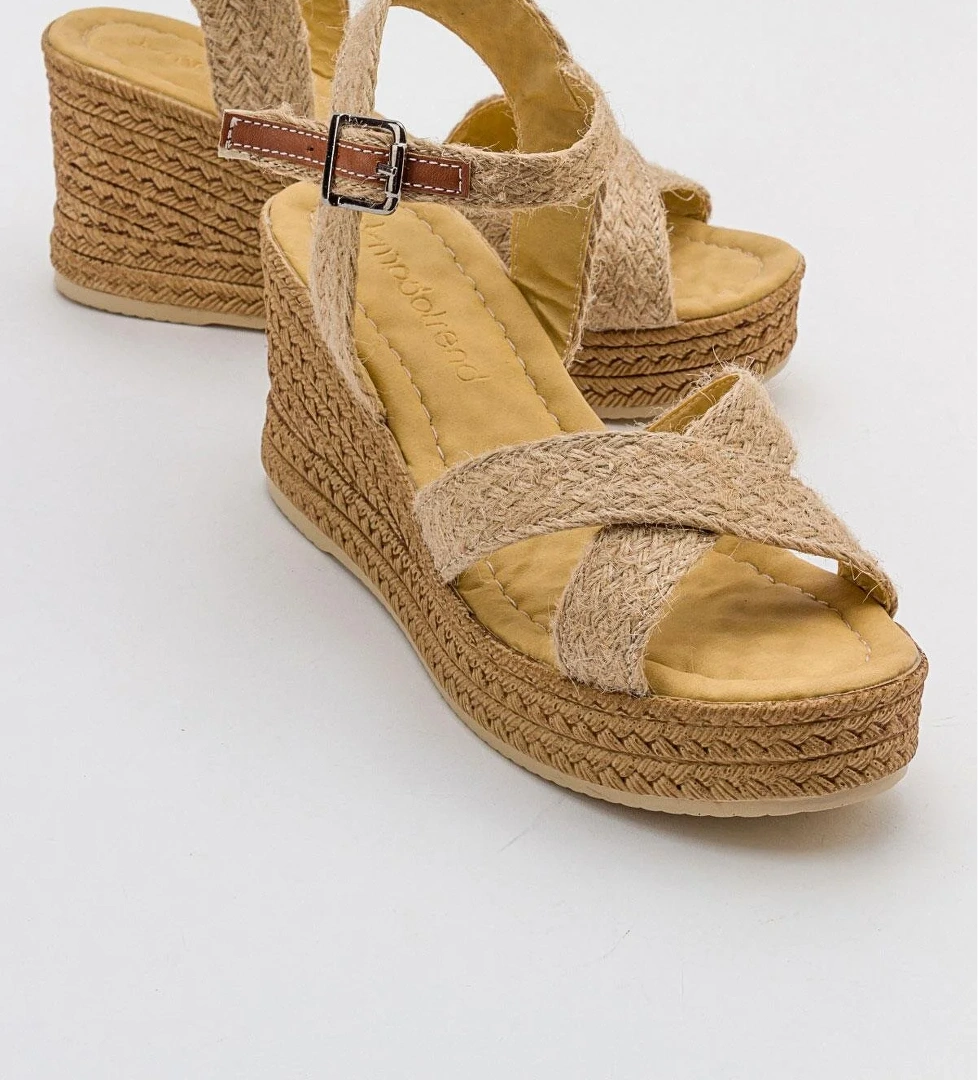 Kadın Çapraz Bantlı Dolgu Topuklu Sandalet HASIR