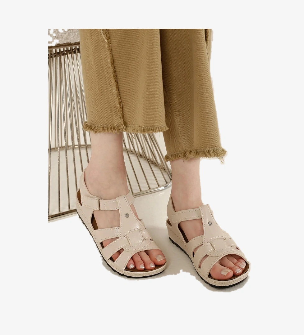 Kadın Geçmeli Cırtlı Sandalet BEJ