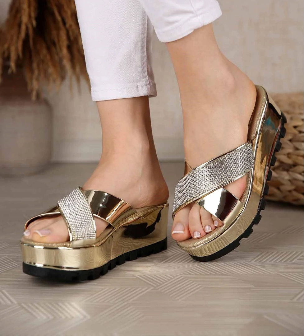 Kadın Çapraz Bantlı Taşlı Terlik ALTIN AYNA