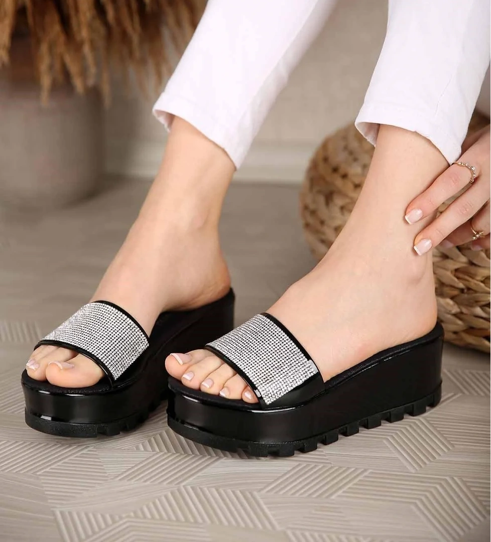 Kadın Dolgu Topuklu Taşlı Terlik SİYAH RUGAN