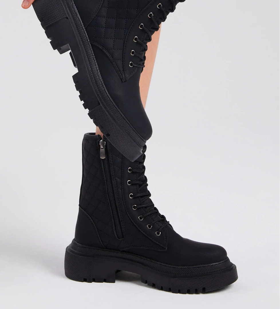 Kadın Siyah Cilt Kalın Taban Kapitone Nakışlı Bağcıklı ve Fermuarlı Bot