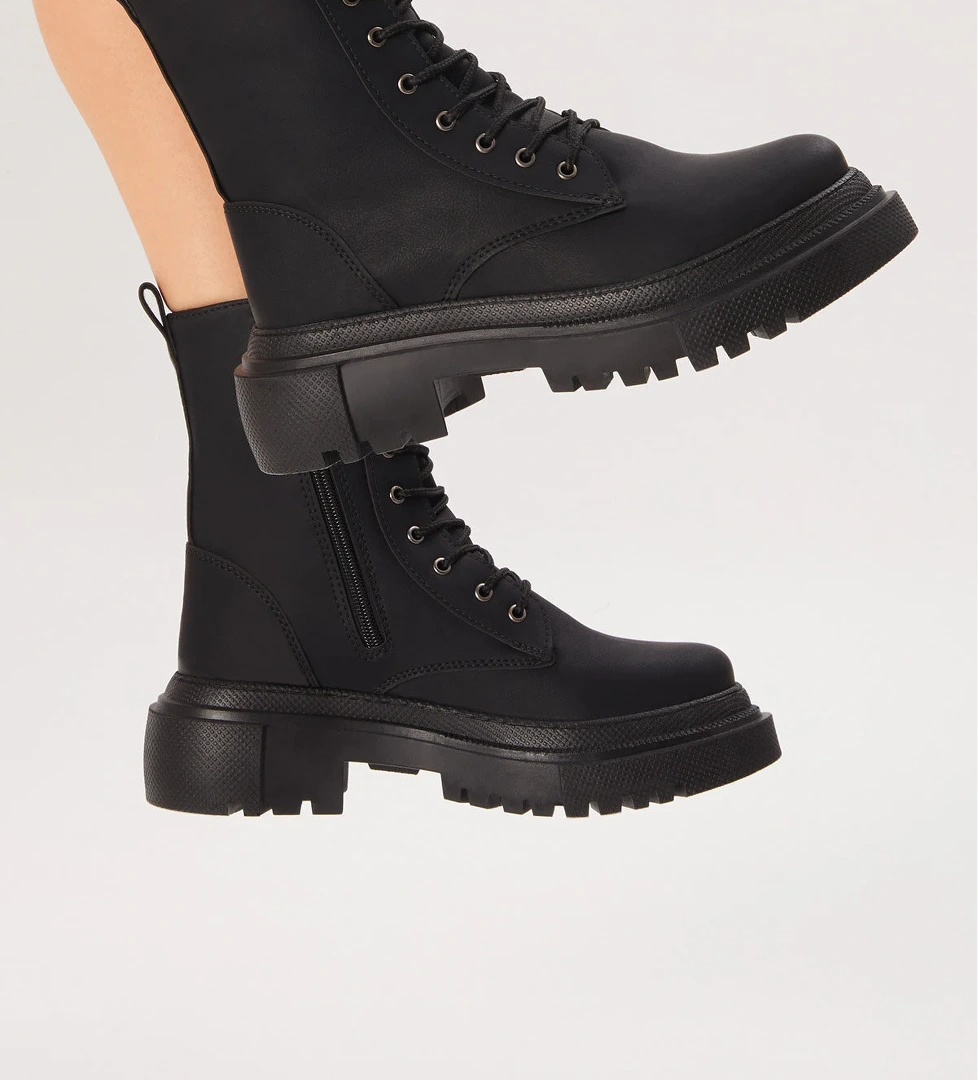 Kadın Siyah Cilt Rahat Kalıp Kalın Taban Bağcıklı ve Fermuarlı Bot