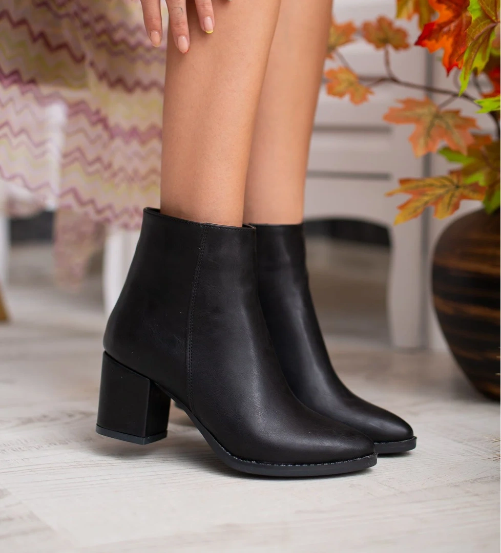 Asper Siyah Deri Topuklu Günlük Kullanım Kadın Botu