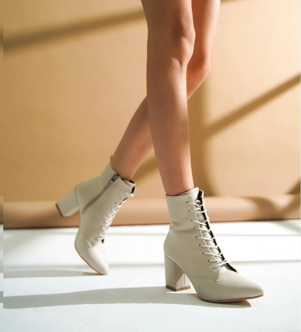 Eliz Bej Sivri Burun Bağcıklı Günlük Kadın Bot