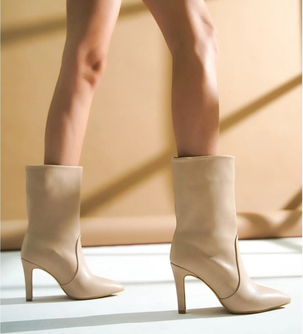 Seem Bej Topuklu Günlük Kullanım Kısa Çizme