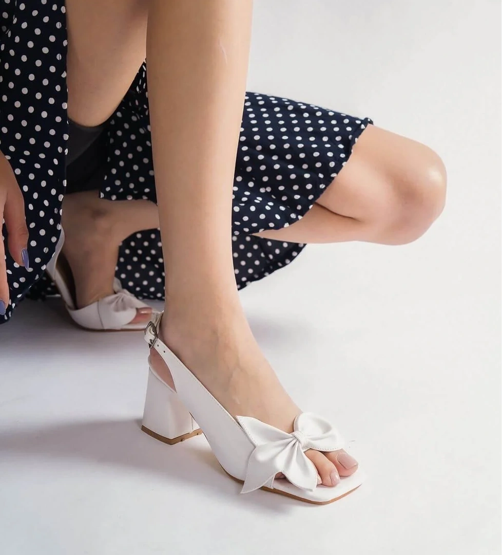 Ribbo Beyaz Fiyonklu Topuklu Sandalet