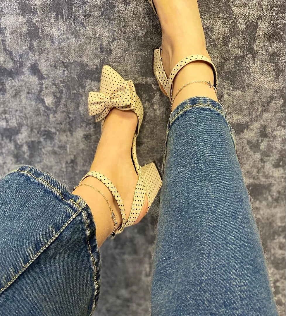 Derin Bej Puantiyeli Topuklu Günlük Sandalet