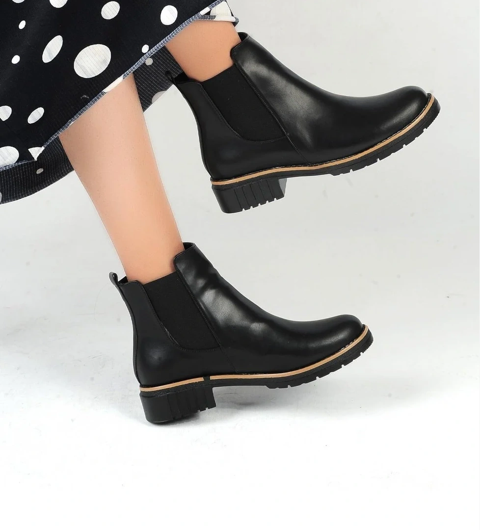 Ayakcenter 22-265 Siyah Kısa Kadın Düz Bot model görseli