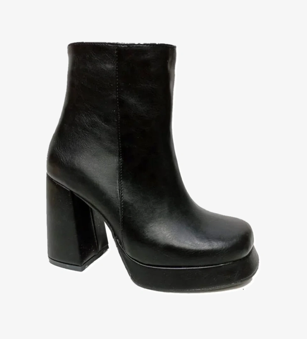 Metro 60101 Deri Fermuarlı Sıcak Astar Kadın Bot model görseli