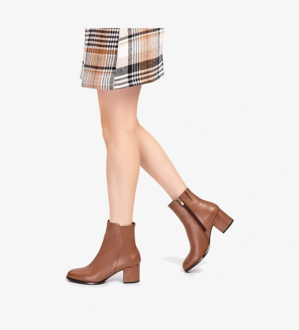 Gondol Kundura Gondol Kadın Hakiki Deri Klasik Topuklu Bot Anl.5810 model görseli