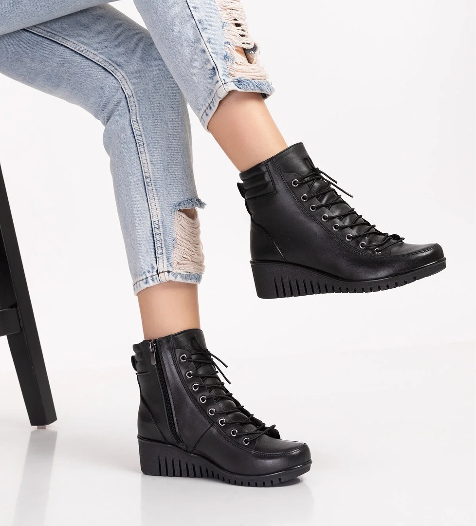 Gondol Kundura Gondol Kadın Hakiki Deri Kaymaz Dolgu Topuk Fermuarlı Bot Esfa.2451 model görseli