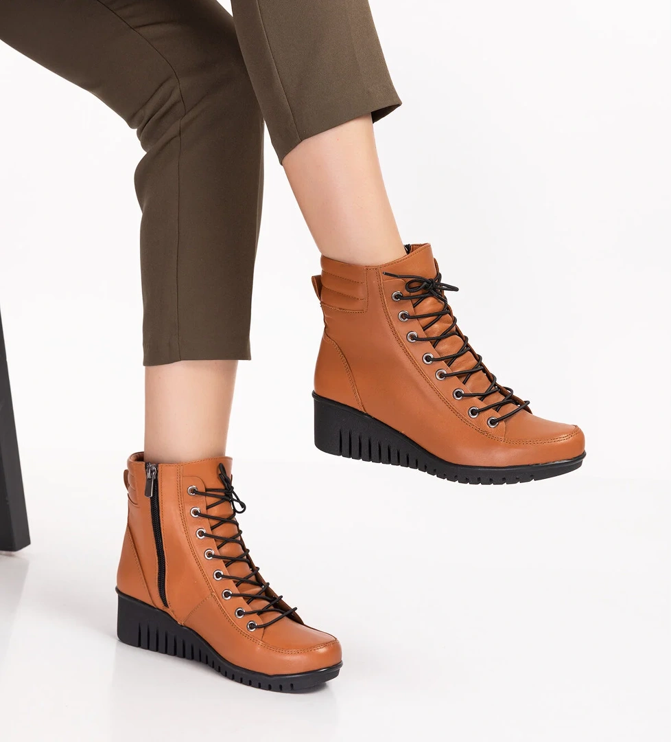 Gondol Kadın Hakiki Deri Kaymaz Dolgu Topuk Fermuarlı Bot esfa.2451