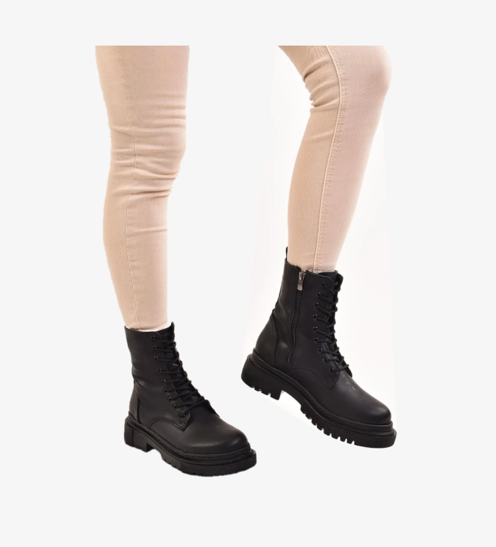 Odesa Ayakkabı Odesa Ayakkabı Kadın Siyah Cilt Postal Bot model görseli