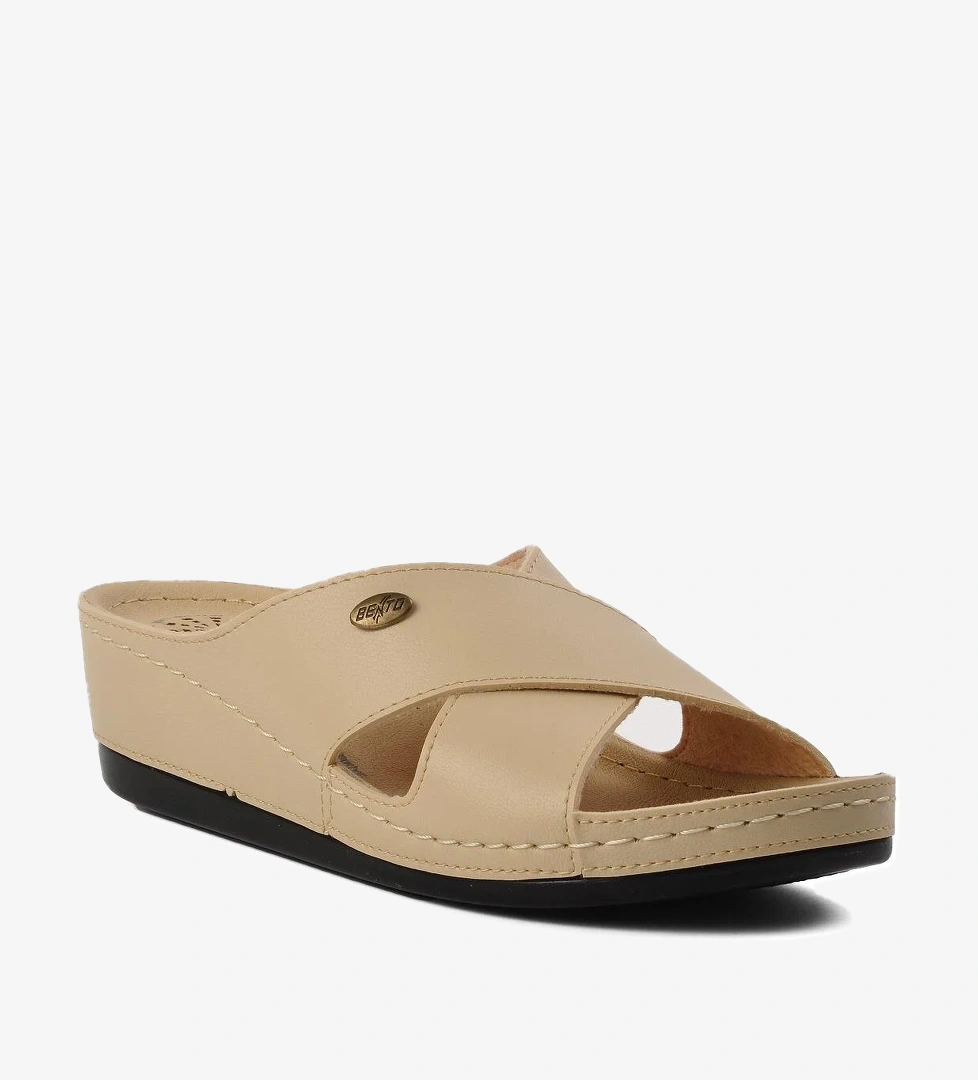 15.032 Bej Kadın Dolgu Topuk Terlik