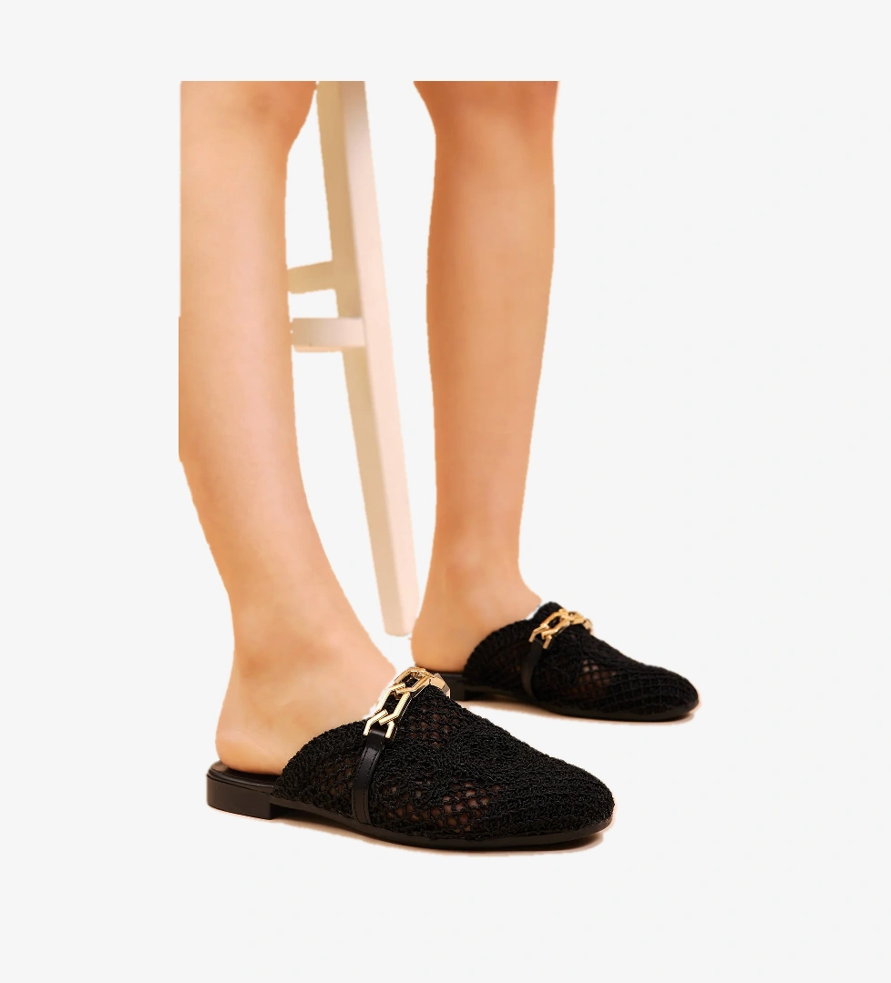 Tonny Black Kadın Siyah Önü Tokalı Dantel İşlemeli Terlik model görseli