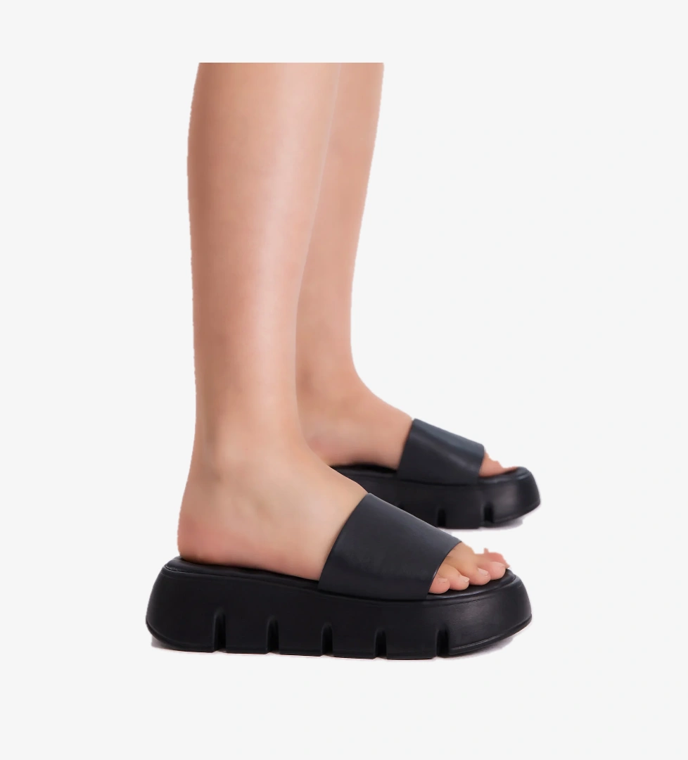 Tonny Black Kadın Yüksek Taban Tek Bantlı Terlik model görseli