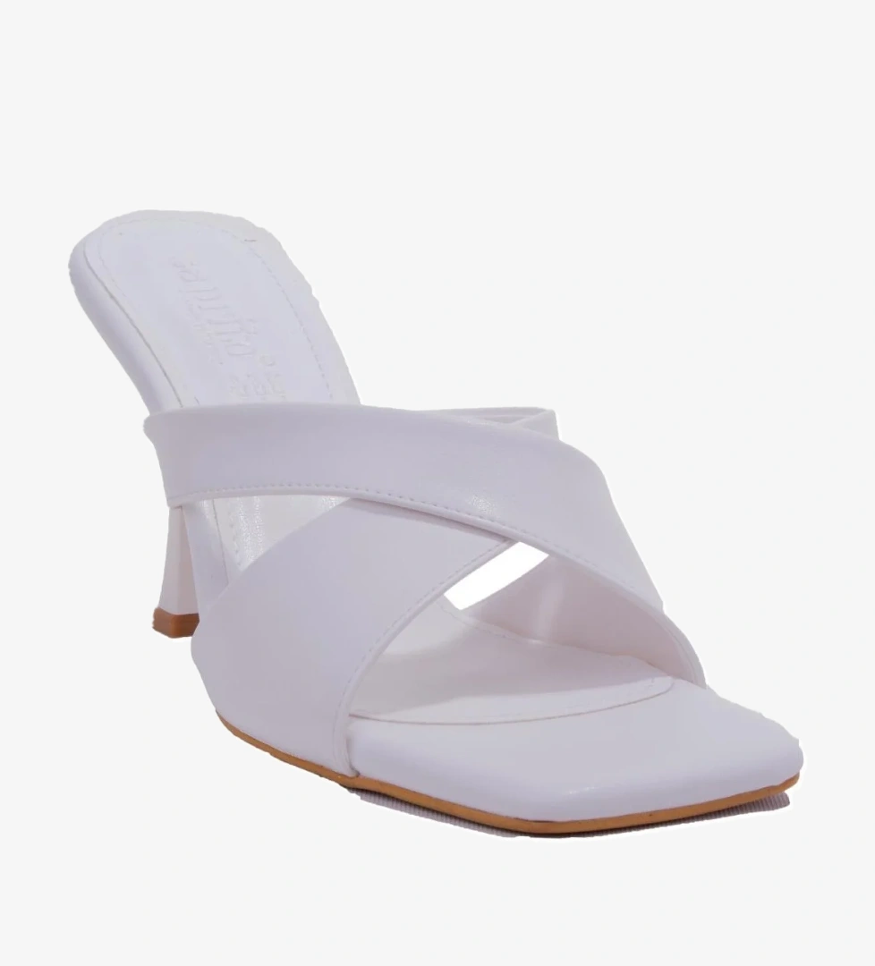 Dagoster DZA07-811330 Beyaz Klasik Topuklu Kadın Terlik model görseli