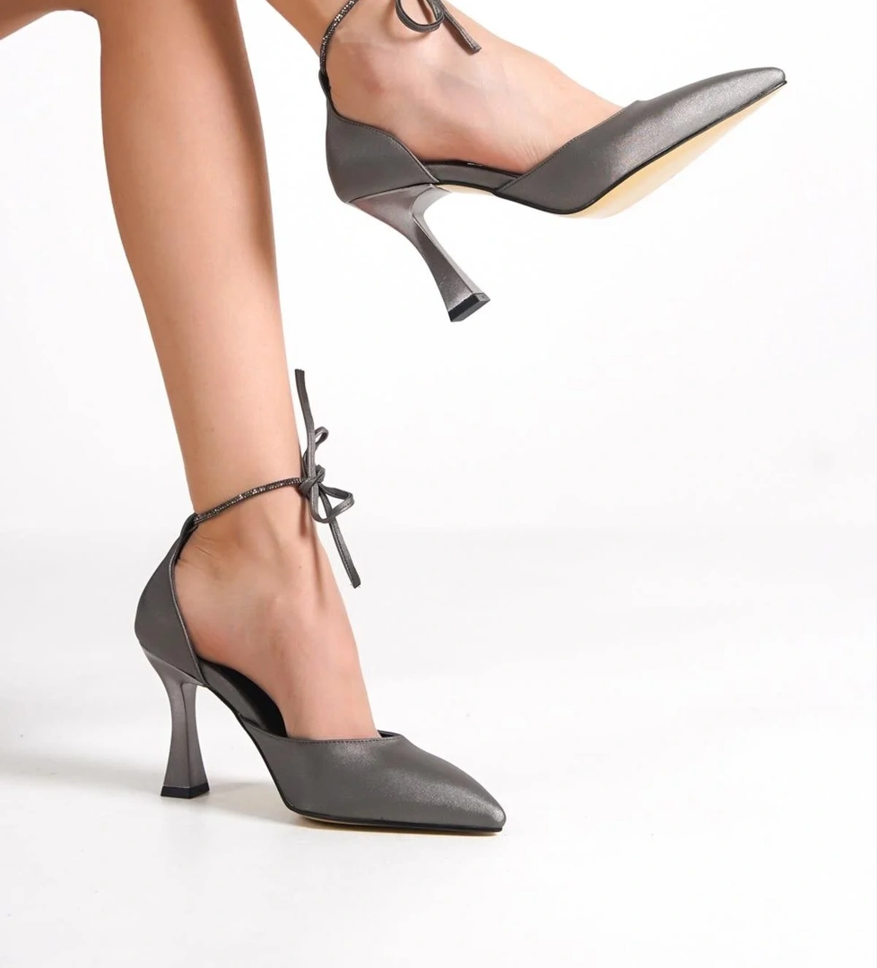 Glossy Platin Gri Taşlı Stiletto Abiye Topuklu Ayakkabı - Görsel 1