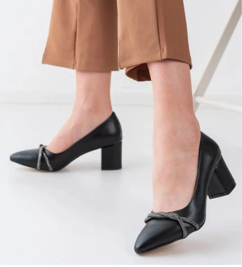 Örgü Taş Dekolteli Kalın Topuk Kadın Topuklu Ayakkabı Sitiletto