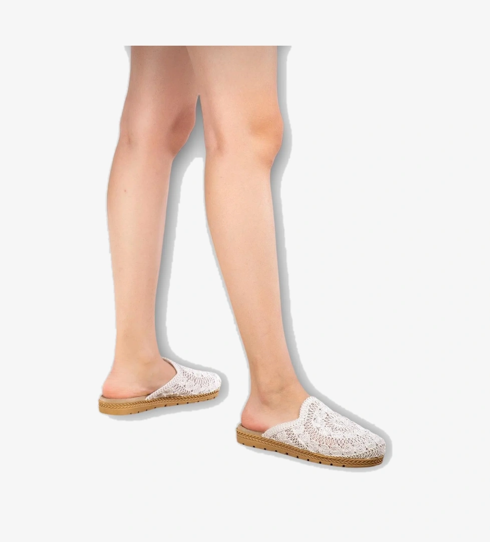 Kadın Hasır Örgü İşlemeli Önü Kapalı Günlük Rahat Terlik BEYAZ