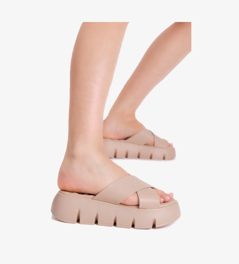 Tonny Black Kadın Çapraz Bantlı Yüksek Taban Terlik model görseli