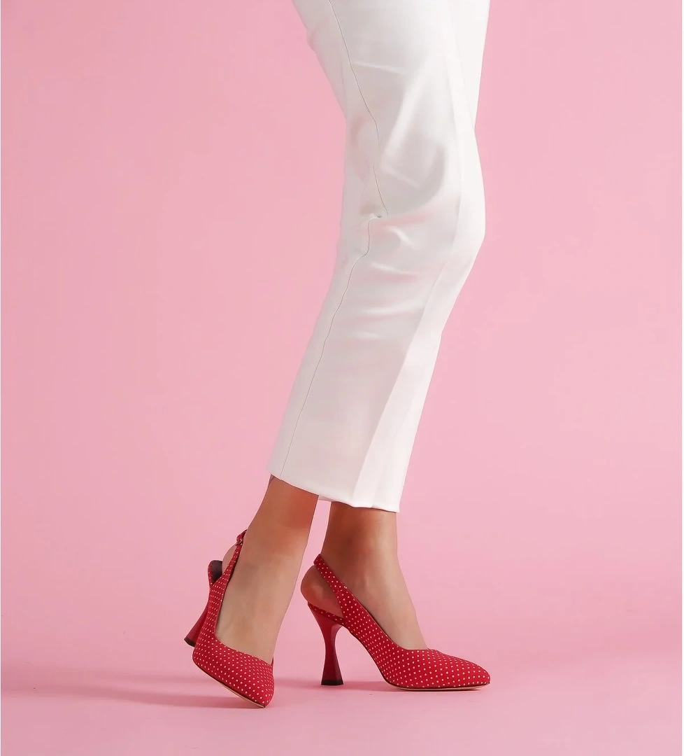 Rozalinda Kırmızı Puantiyeli Önü Sivri Günlük Kullanım Topuklu Ayakkabı - Görsel 1