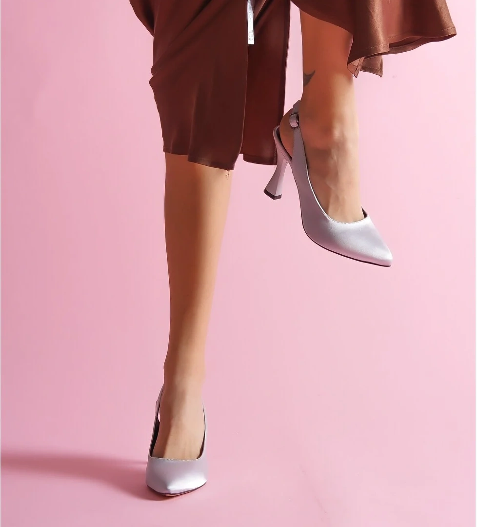 Rozalinda Gri Saten Önü Sivri Günlük Kullanım Topuklu Ayakkabı