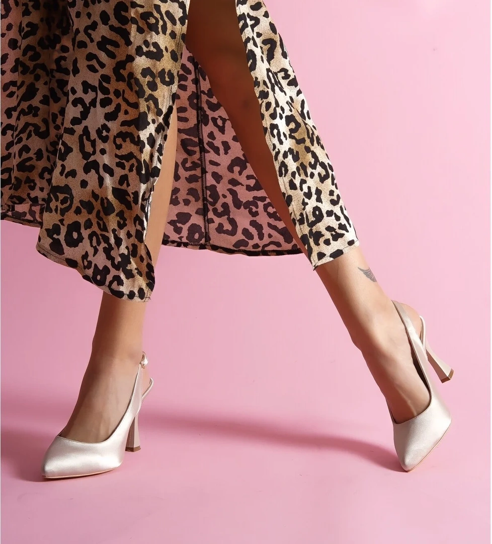 Rozalinda Bej Saten Önü Sivri Günlük Kullanım Topuklu Ayakkabı - Görsel 1