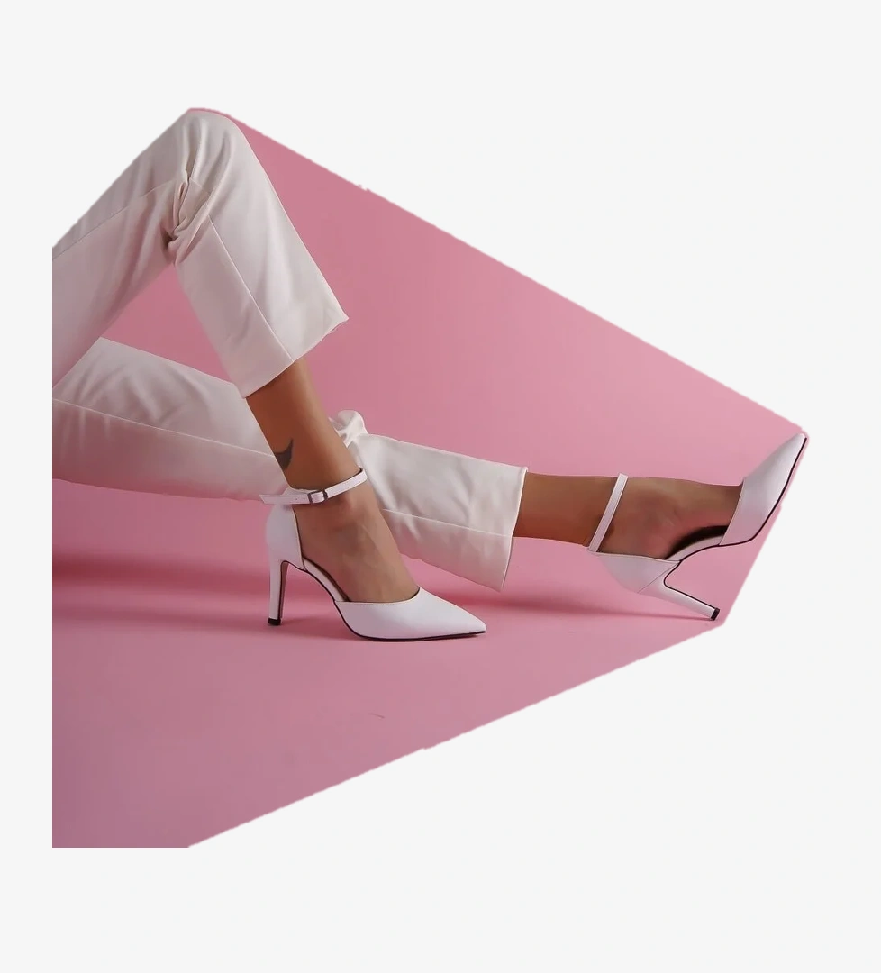 Divolya Zeus Sivri Siyah Burun Topuklu Ayakkabı model görseli