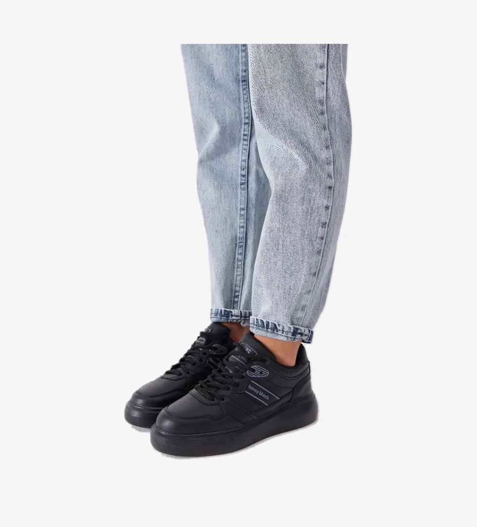 Kadın Siyah Yüksek Poli Taban Yanı Şeritli Bağcıklı Spor Ayakkabı