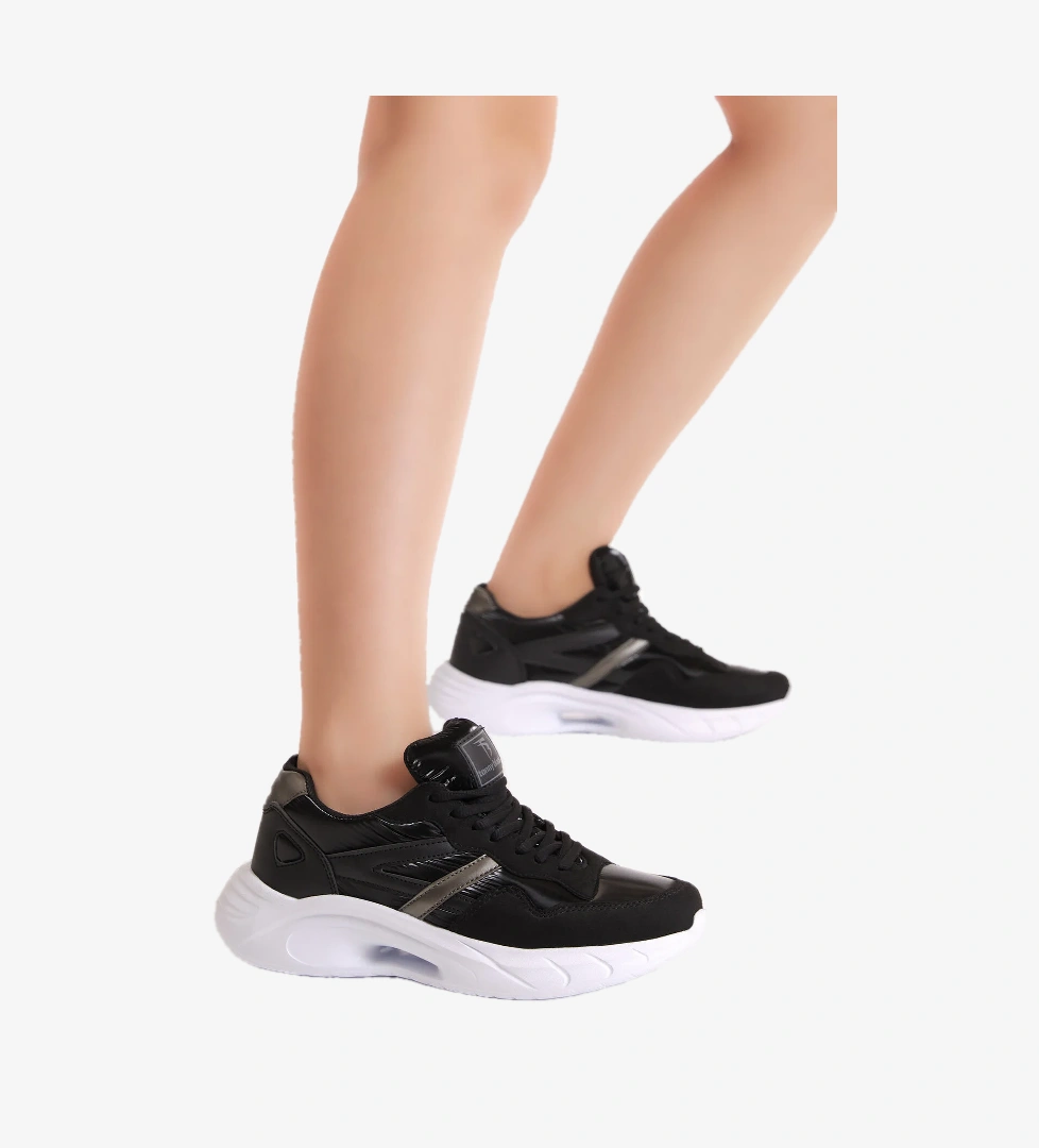 Kadın Siyah Beyaz Faylon Taban Şeritli Bağcıklı Spor Ayakkabı