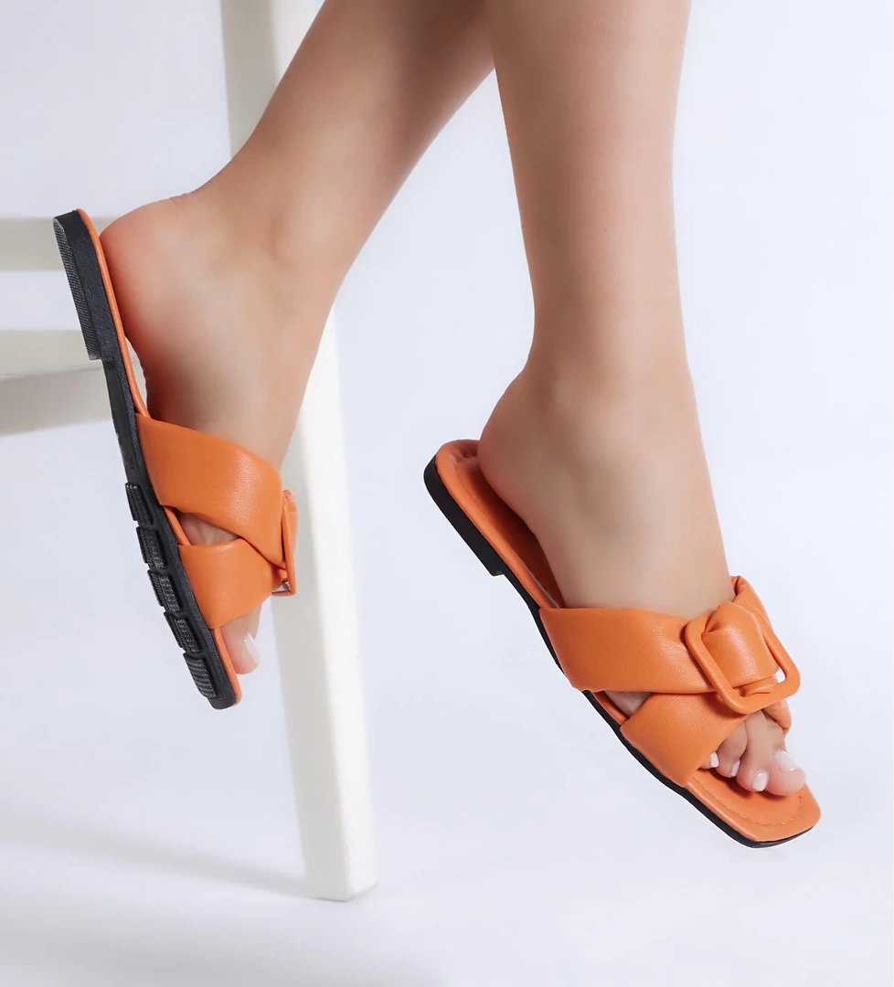 Kadın Turuncu Önü Tokalı Çapraz Bantlı Terlik - Görsel 1