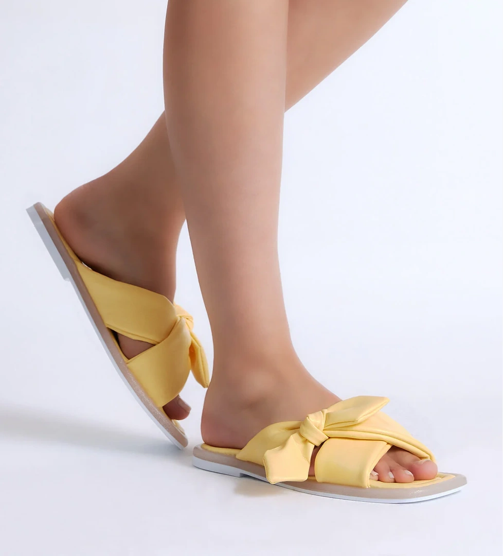 Kadın Sarı Fiyonklu Çapraz Bantlı Terlik - Görsel 1