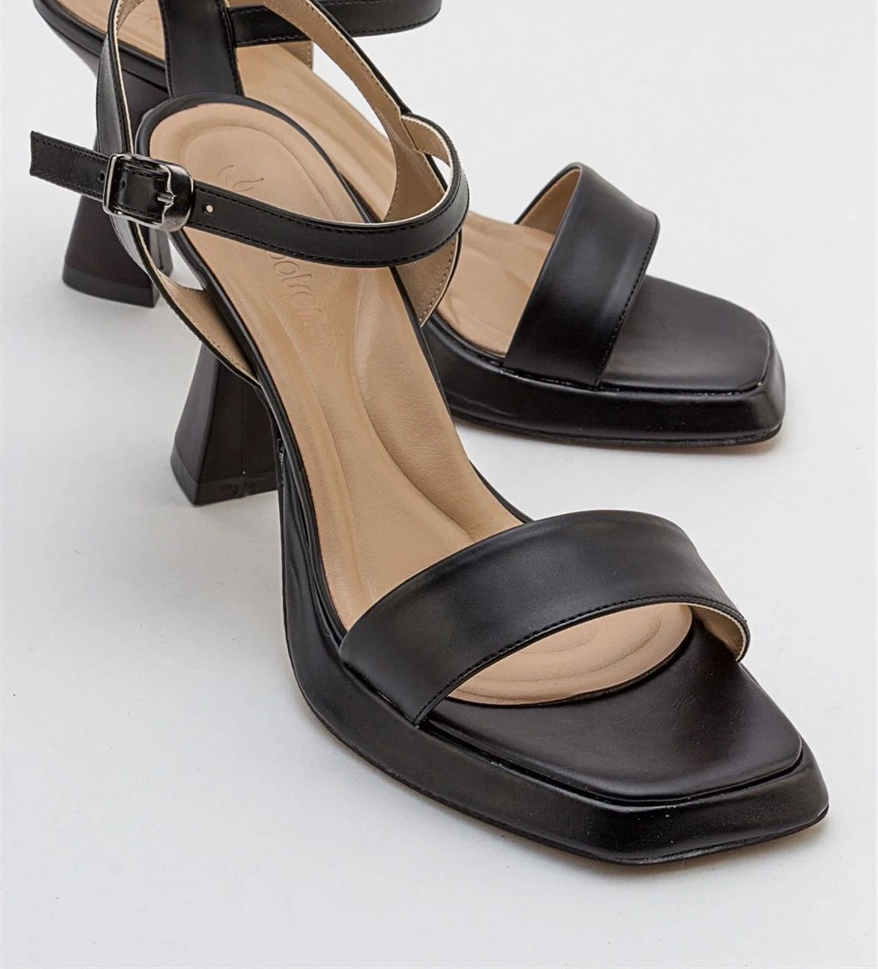 Ccway Tek Bantlı Platformlu Kadın Topuklu Sandalet SİYAH CİLT model görseli