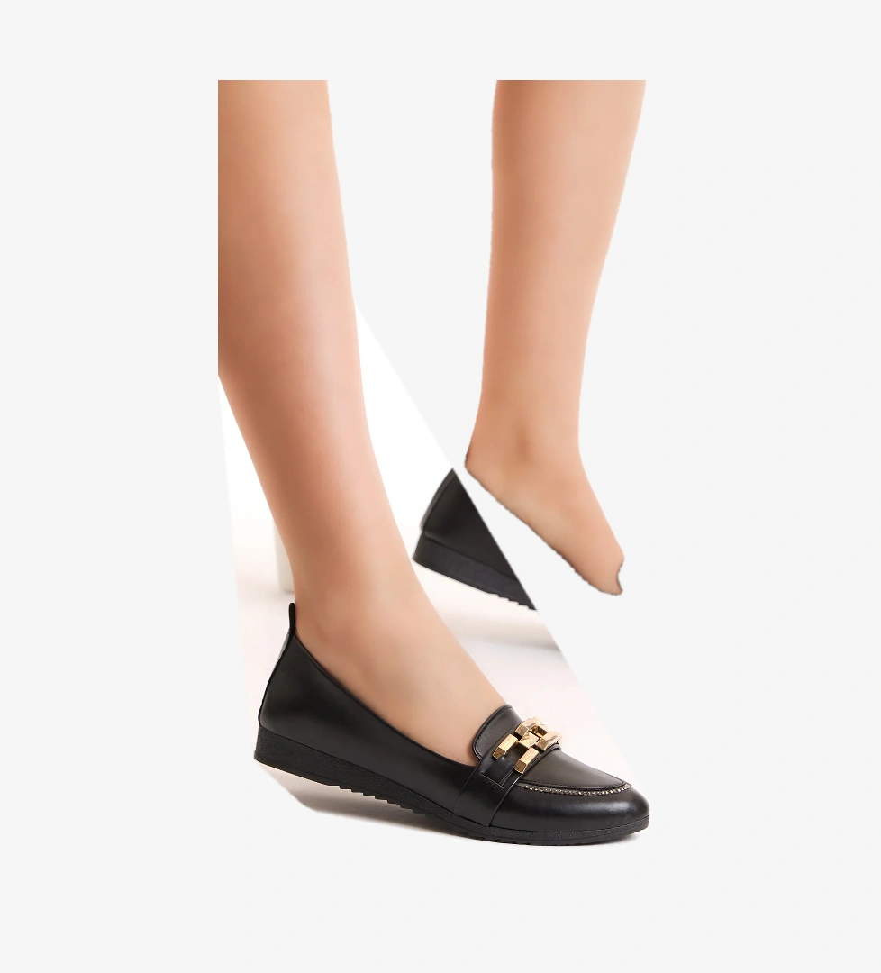 Tonny Black Kadın Siyah Rahat Kalıp Önü Zincir Detaylı Babet model görseli