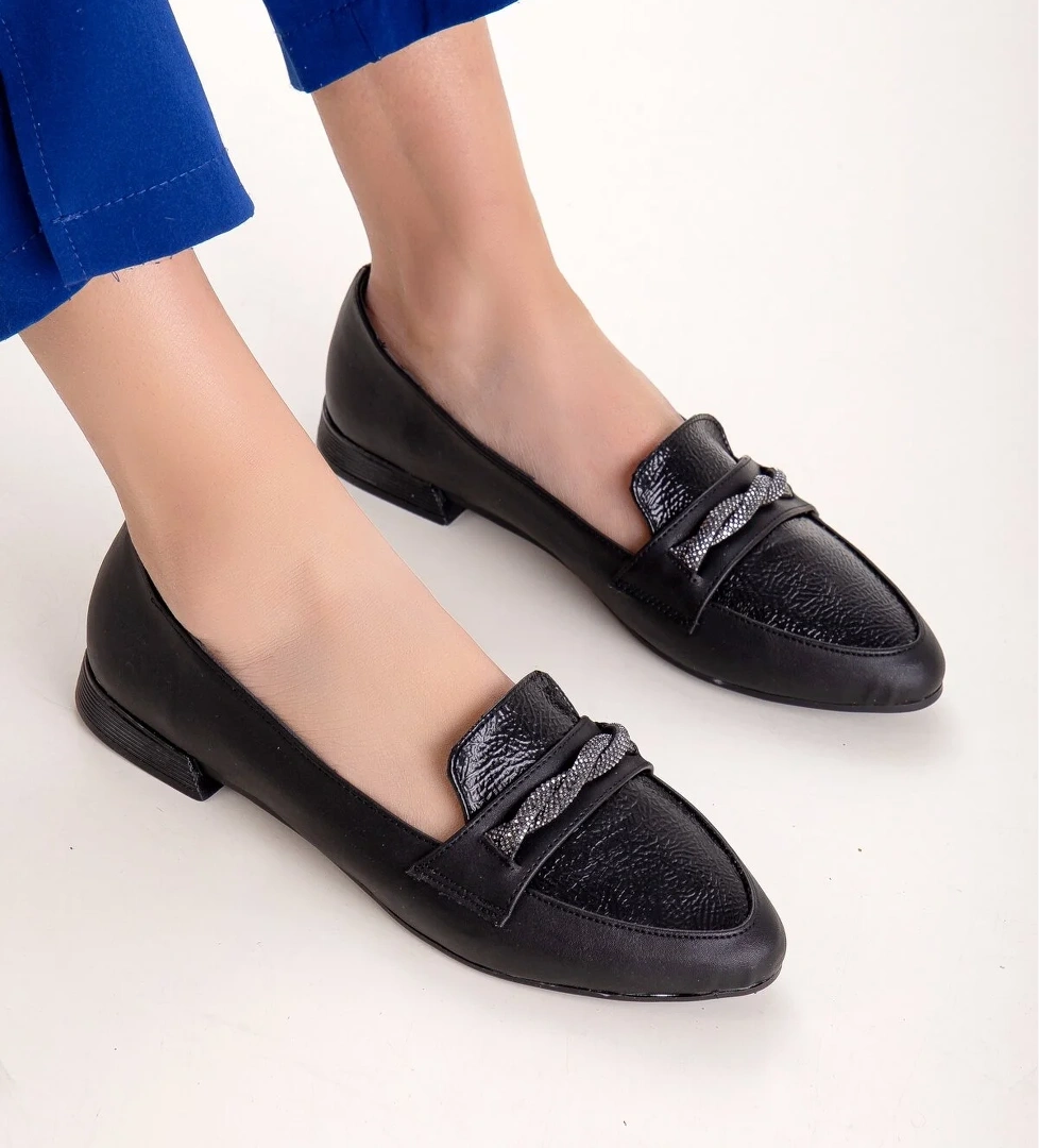 Freemax Kadın Yazlık Rahat Hafif Babet Ayakkabı Siyah Beyaz model görseli