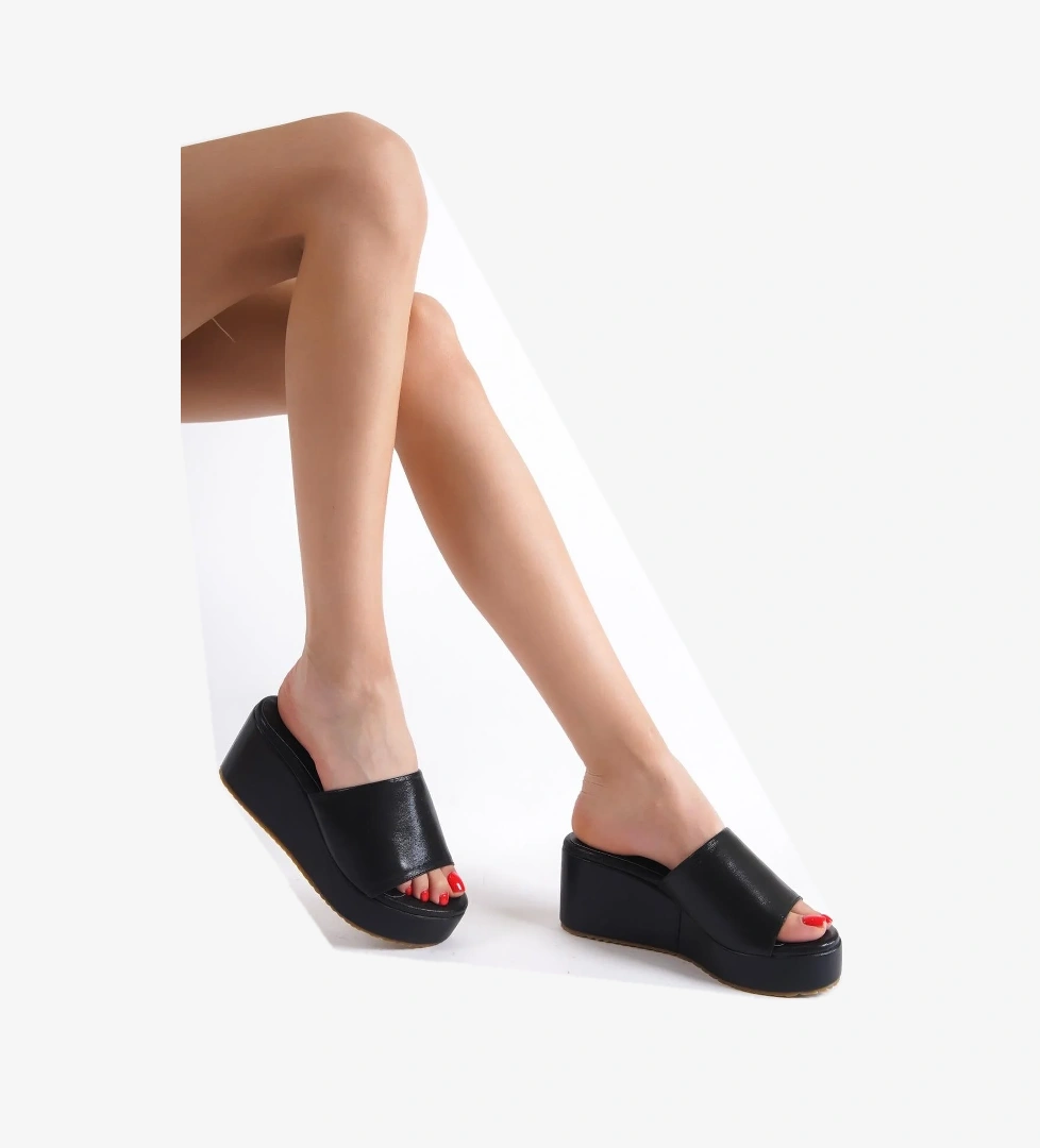 Queen Siyah Simli Dolgu Topuklu Terlik