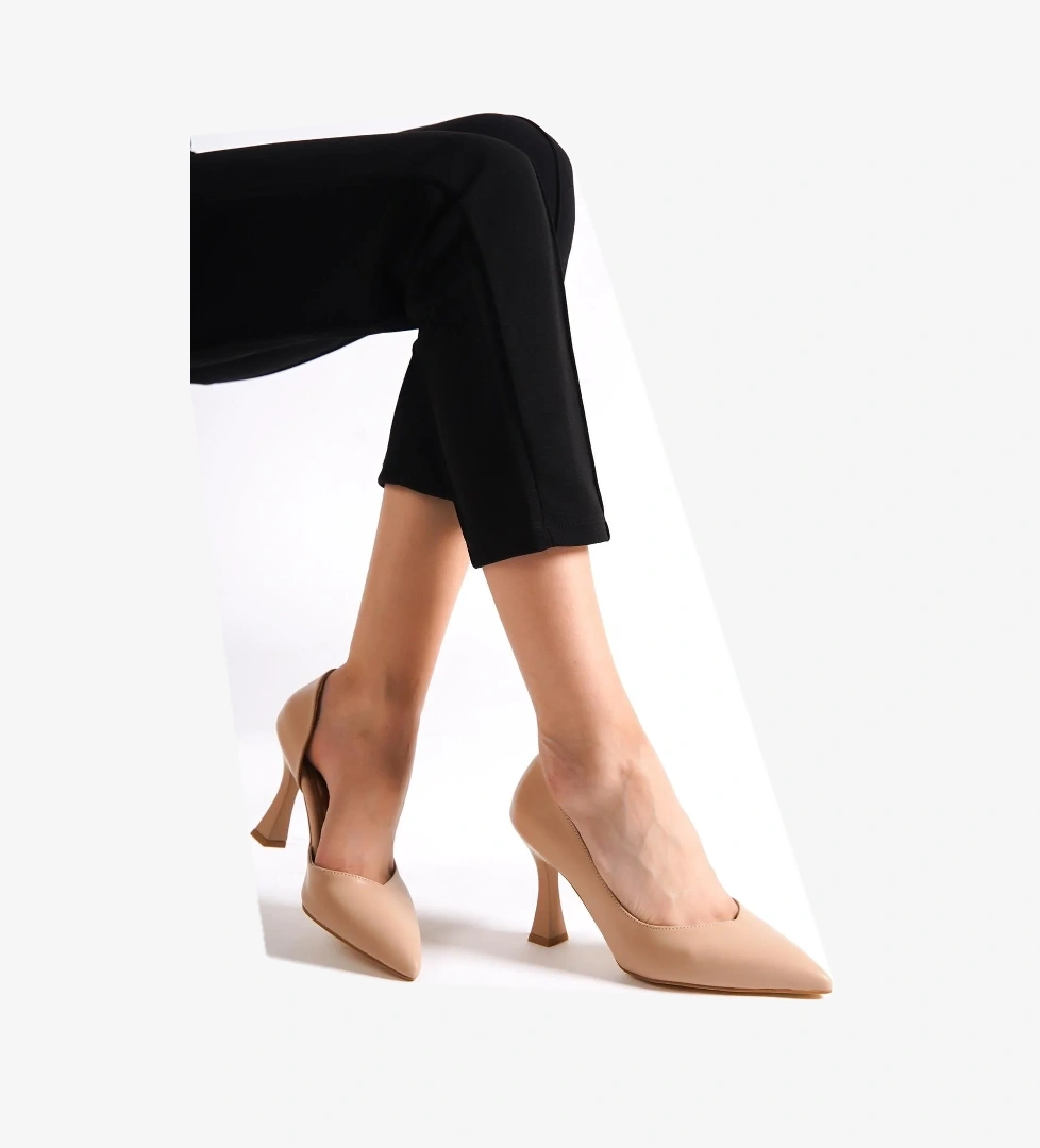 Yeva Ten Rengi Yanı Açık Kadeh Topuklu Ayakkabı