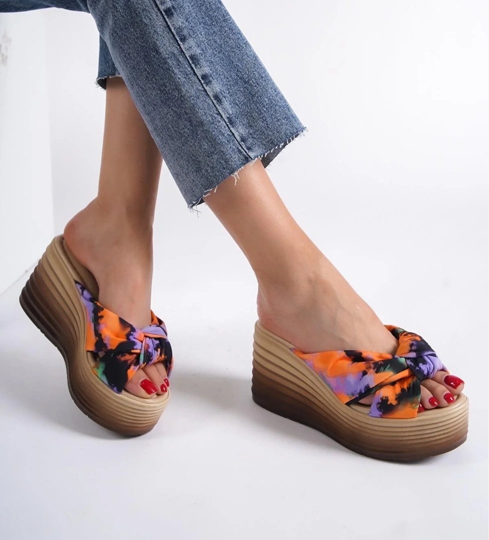 Pointy Turuncu Batik Platform Dolgu Topuklu Kadın Terlik - Görsel 1