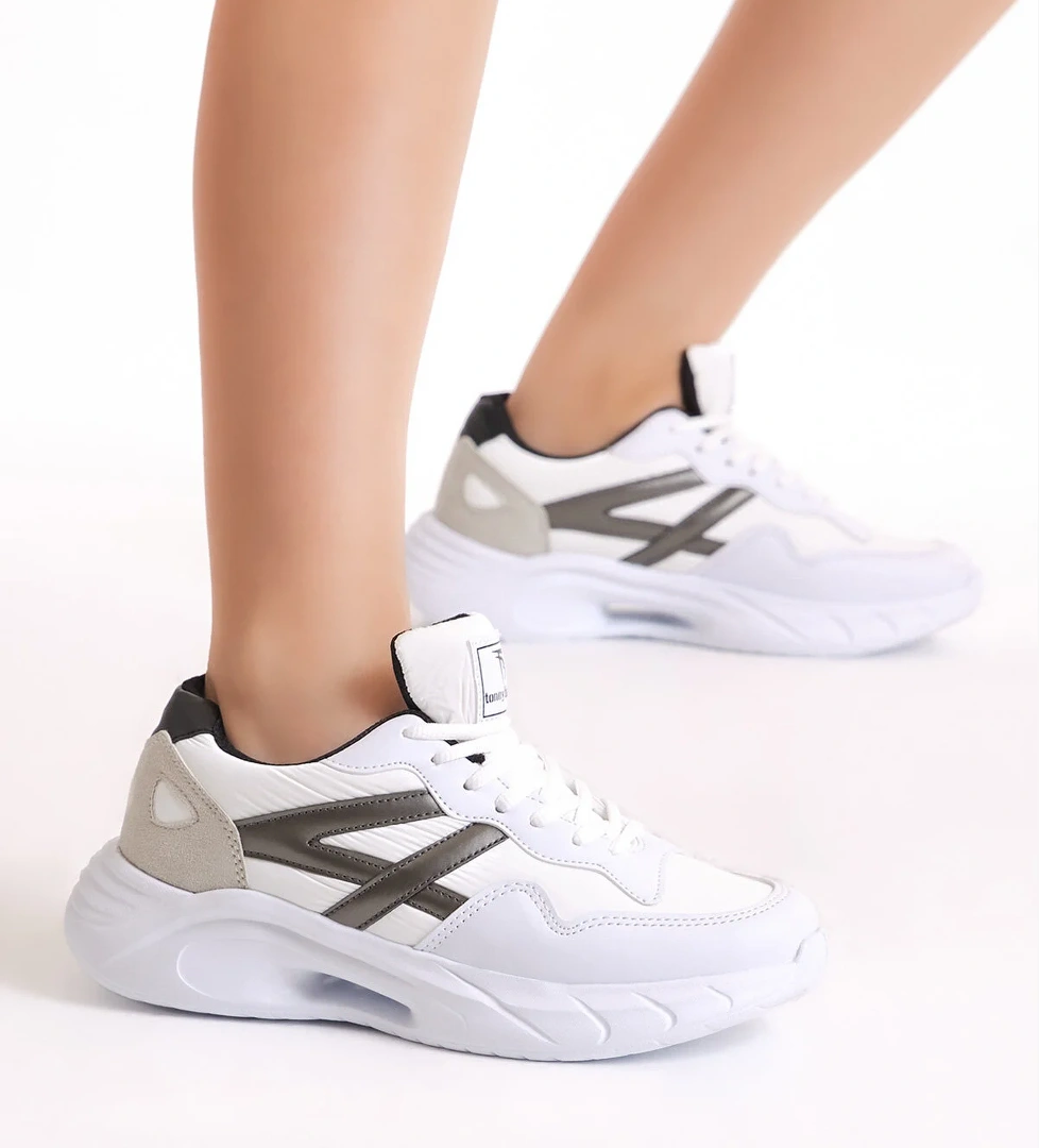 Kadın Beyaz Siyah Faylon Taban Şeritli Bağcıklı Spor Ayakkabı - Görsel 1