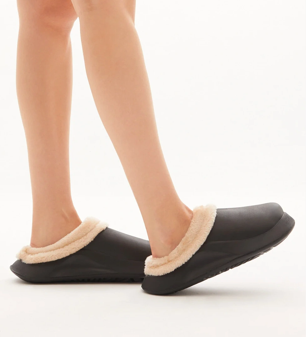 Kadın Siyah Rahat Kalıp İçi Kürklü Eva Terlik