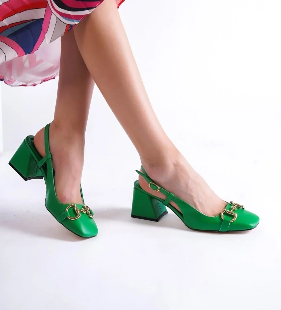 Cenova Yeşil Küt Burunlu Tokalı Arkası Açık Kalın Topuklu Ayakkabı
