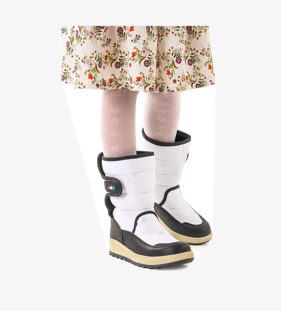 Kiko Kids Lp 708090 Kar Desenli Cırtlı Kız Çocuk Bot Ayakkabı Beyaz - Siyah model görseli
