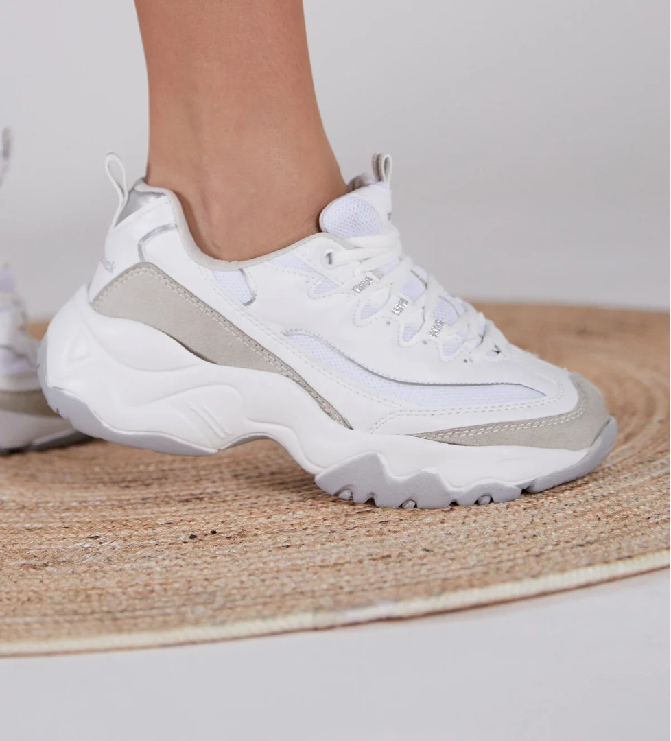 Kadın Beyaz Gri Rahat Kalıp Yüksek Taban Bağcıklı Spor Ayakkabı