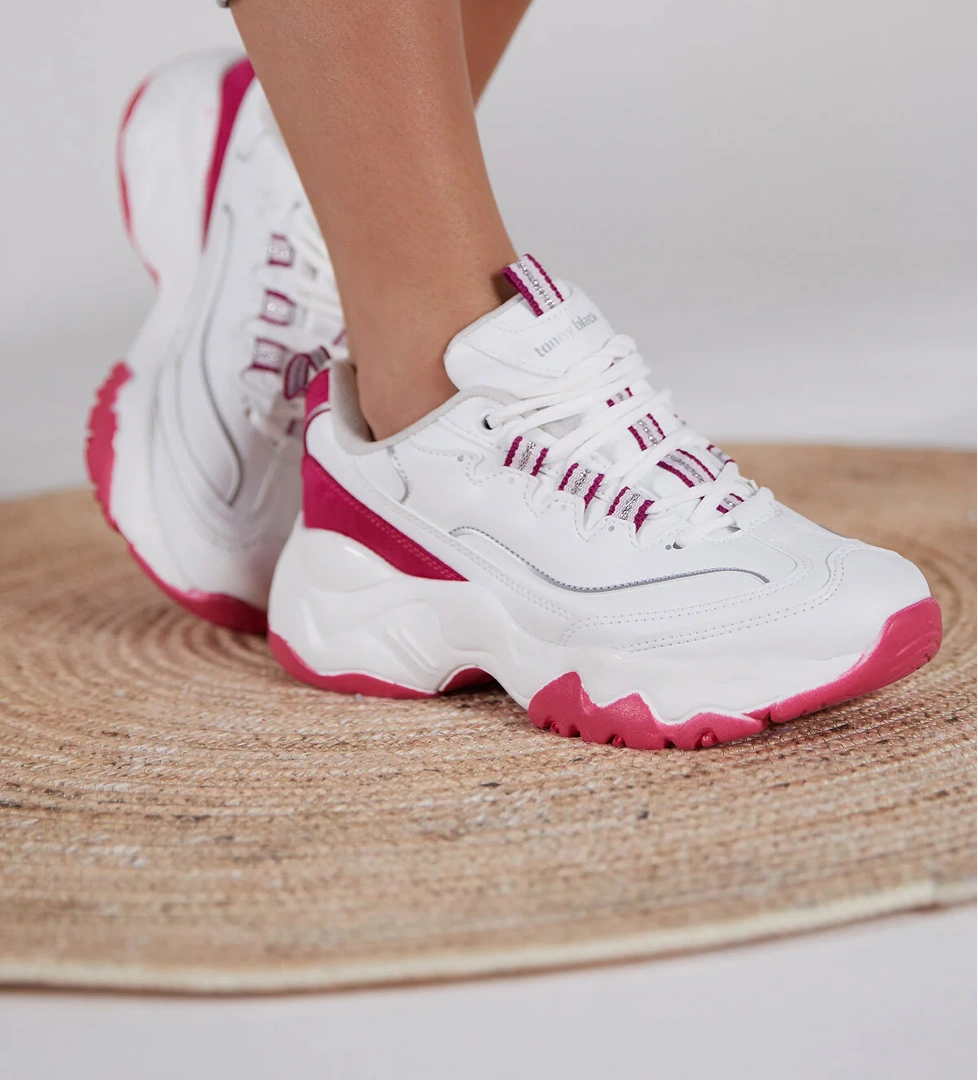 Kadın Beyaz Fuşya Rahat Kalıp Yüksek Taban Bağcıklı Spor Ayakkabı