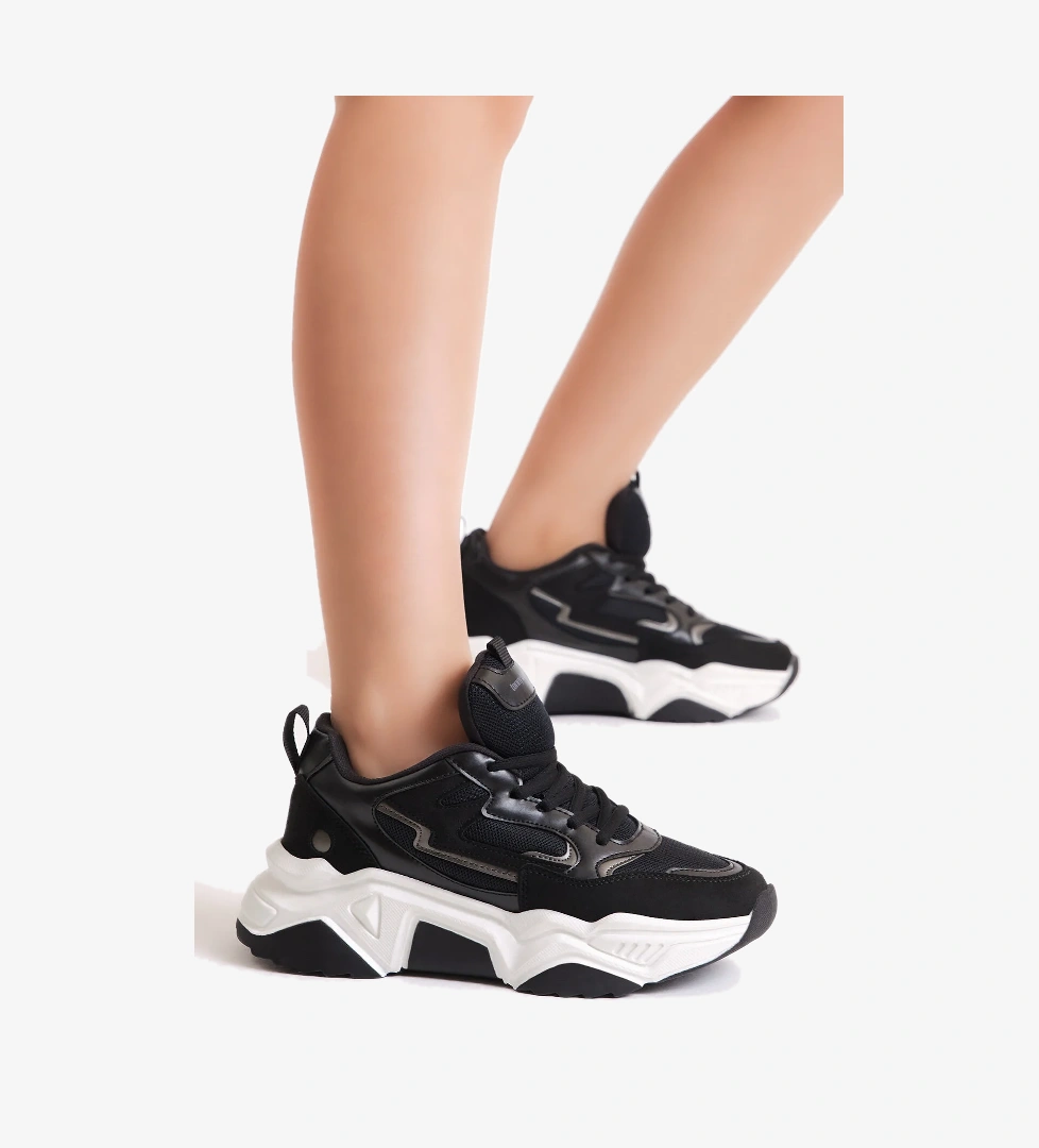 Kadın Siyah Beyaz Rahat Kalıp Yüksek Poli Taban Bağcıklı Spor Ayakkabı