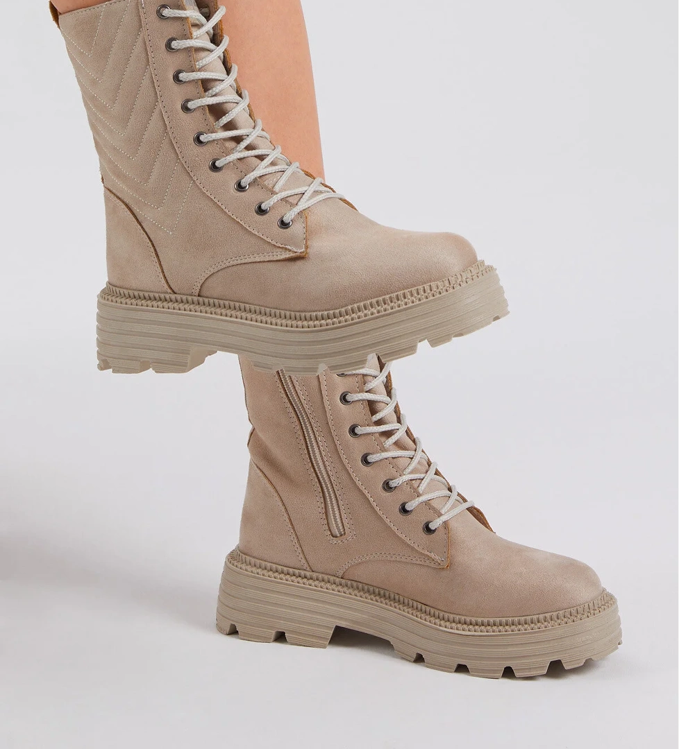 Kadın Krem Süet Kalın Taban Nakışlı Bağcıklı ve Fermuarlı Bot