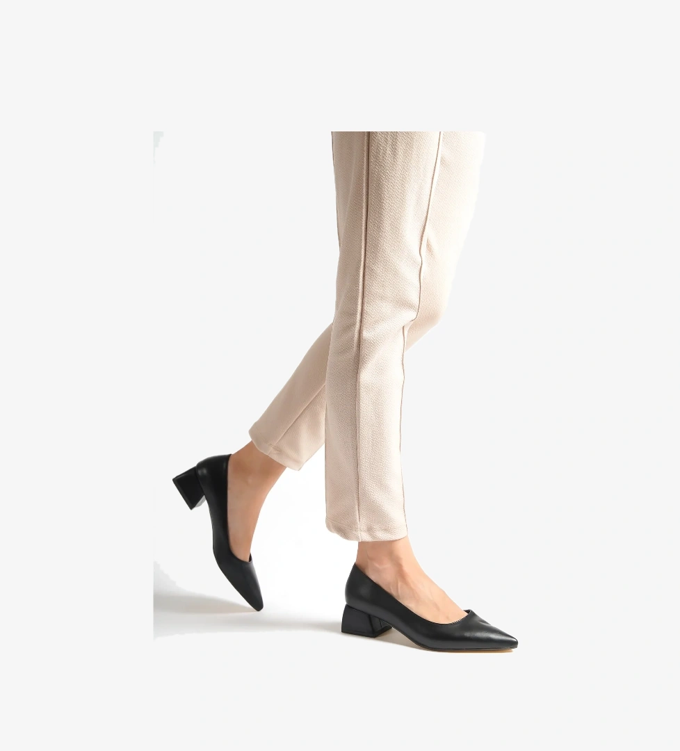 Divolya Spark Siyah Sivri Burun Kısa Topuklu (4cm) Günlük Ayakkabı model görseli