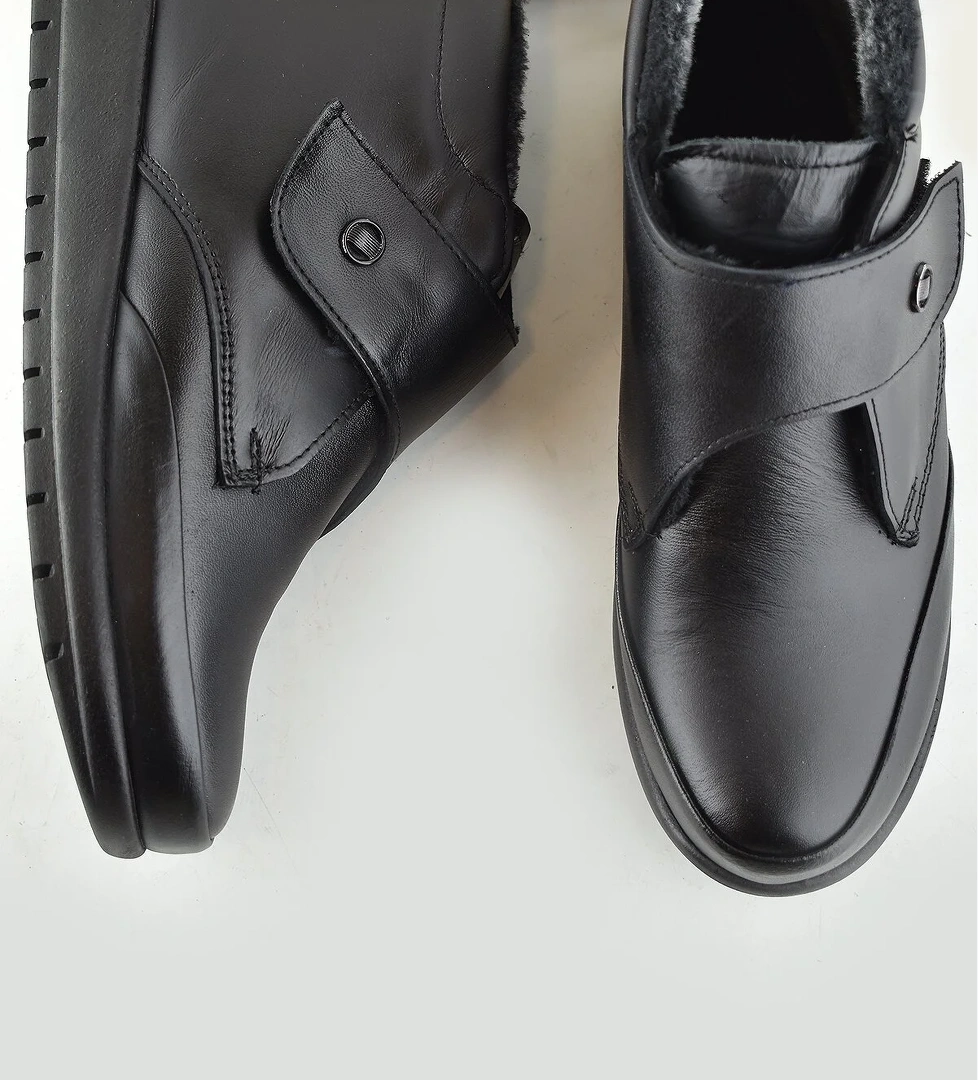 Ayakkabı Burada 200 Ortopedik Taban İçi Kürklü Siyah Anne Botu Kadın Cırtlı Bot Ayakkabı_Kopya(1) model görseli