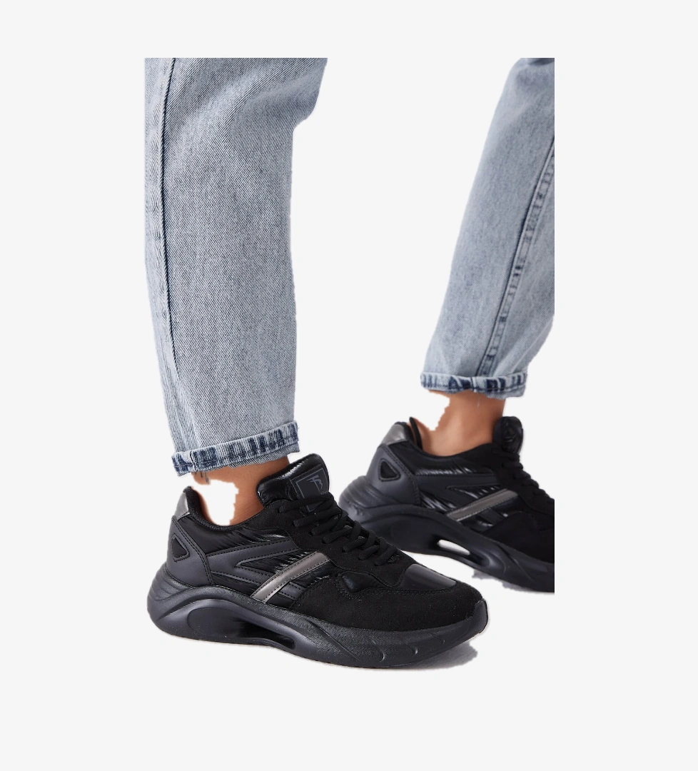 Kadın Siyah Faylon Taban Şeritli Bağcıklı Spor Ayakkabı